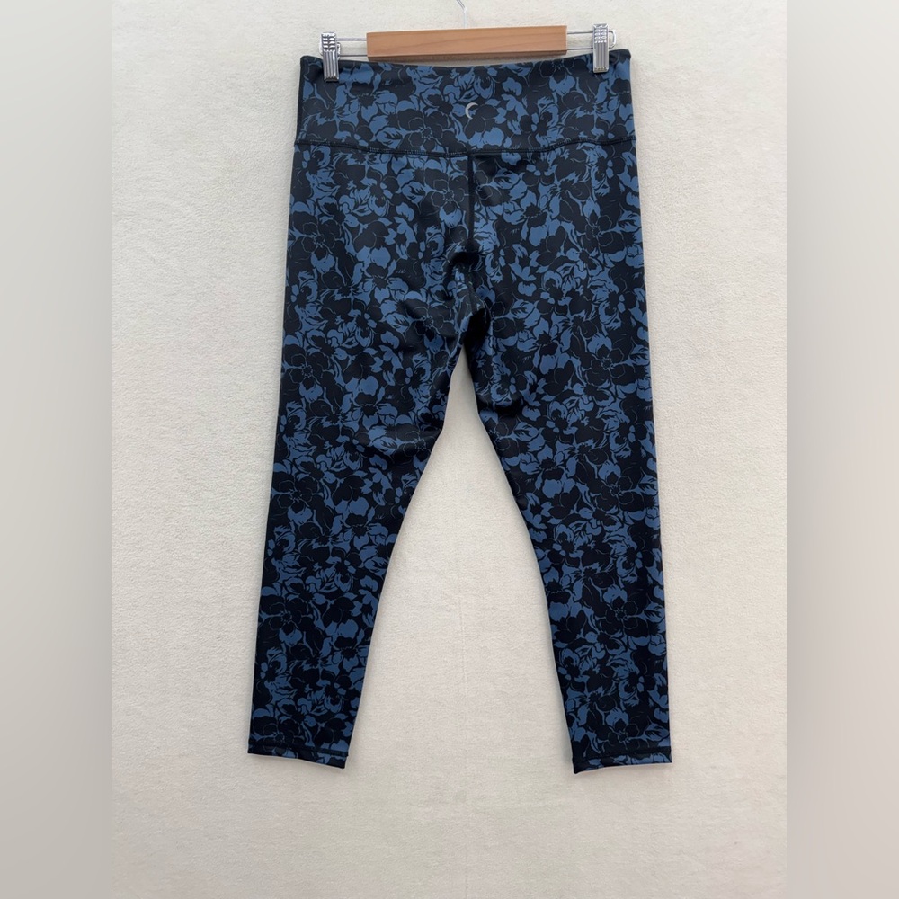 Zyia Active Women’s 12 Black Blue Tropical Floral Leggings NWOT - Picture 2 of 8